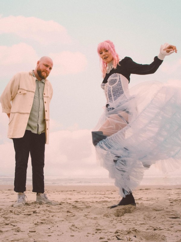 %100 Müzik Sunar: New Constellations