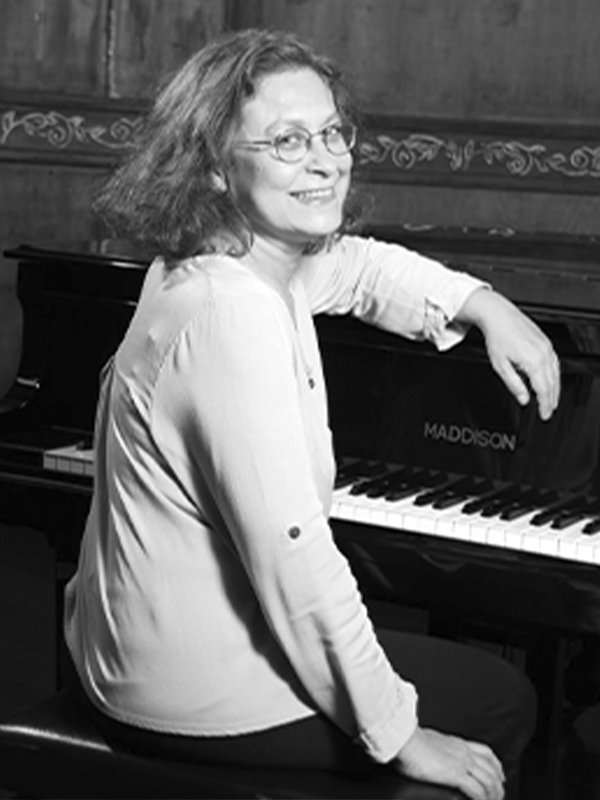 AYŞE TÜTÜNCÜ ŞARKILARI “Teatral Dokunuşlar ile Caz Esintileri”