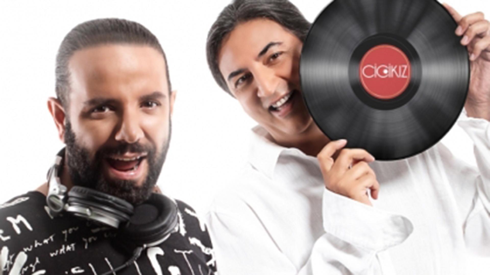 Çelik ve DJ Hakan Küfündür ile 90lar 2000ler Türkçe Pop Parti