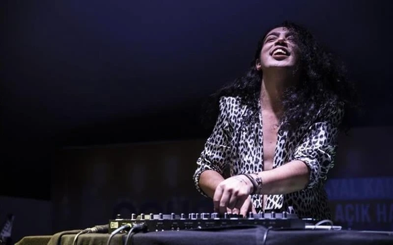 Dj Ali Taş ile 90’lar 2000’ler Türkçe Pop Gecesi