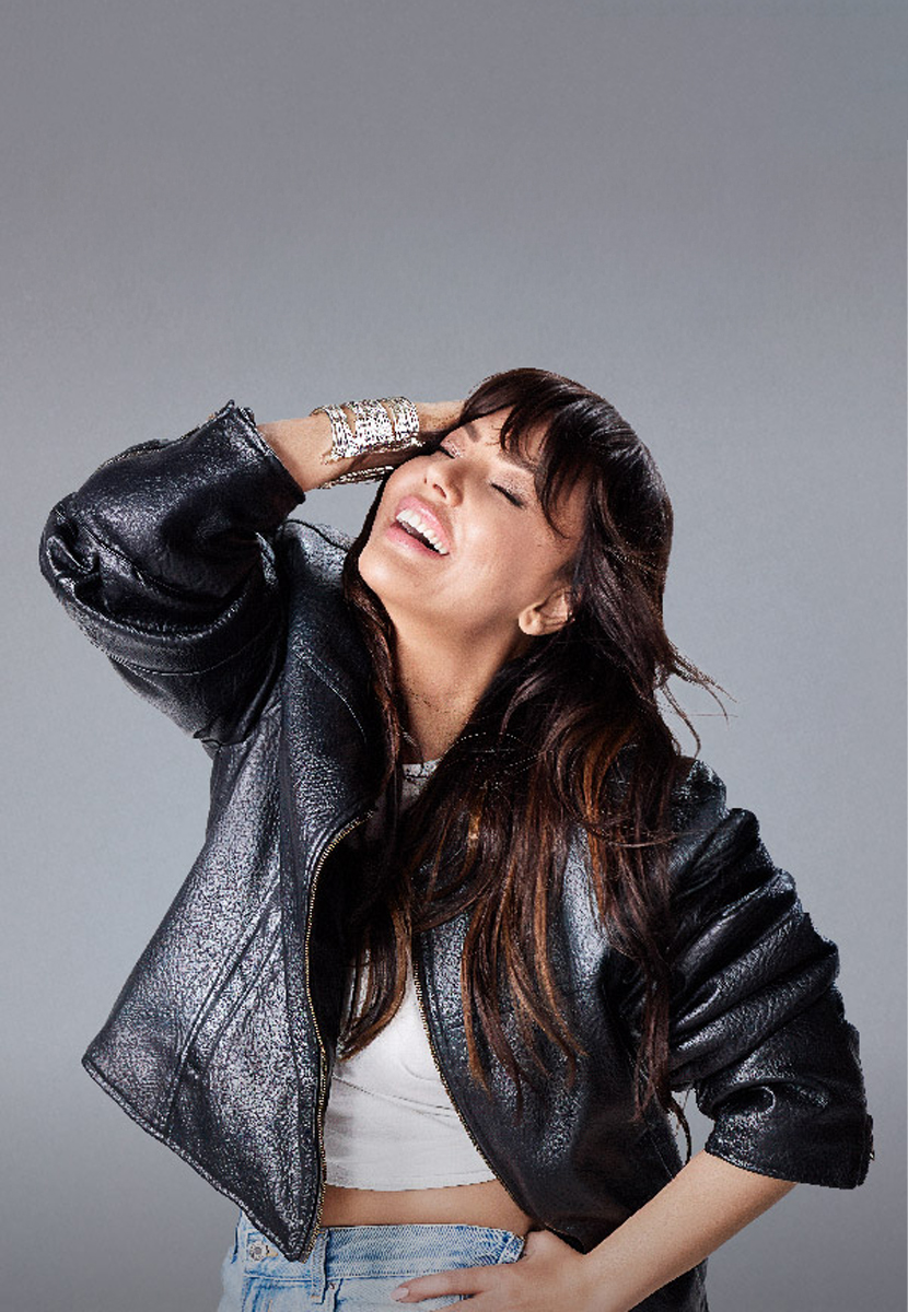 Ebru Gündeş “Beraber Söylüyoruz”