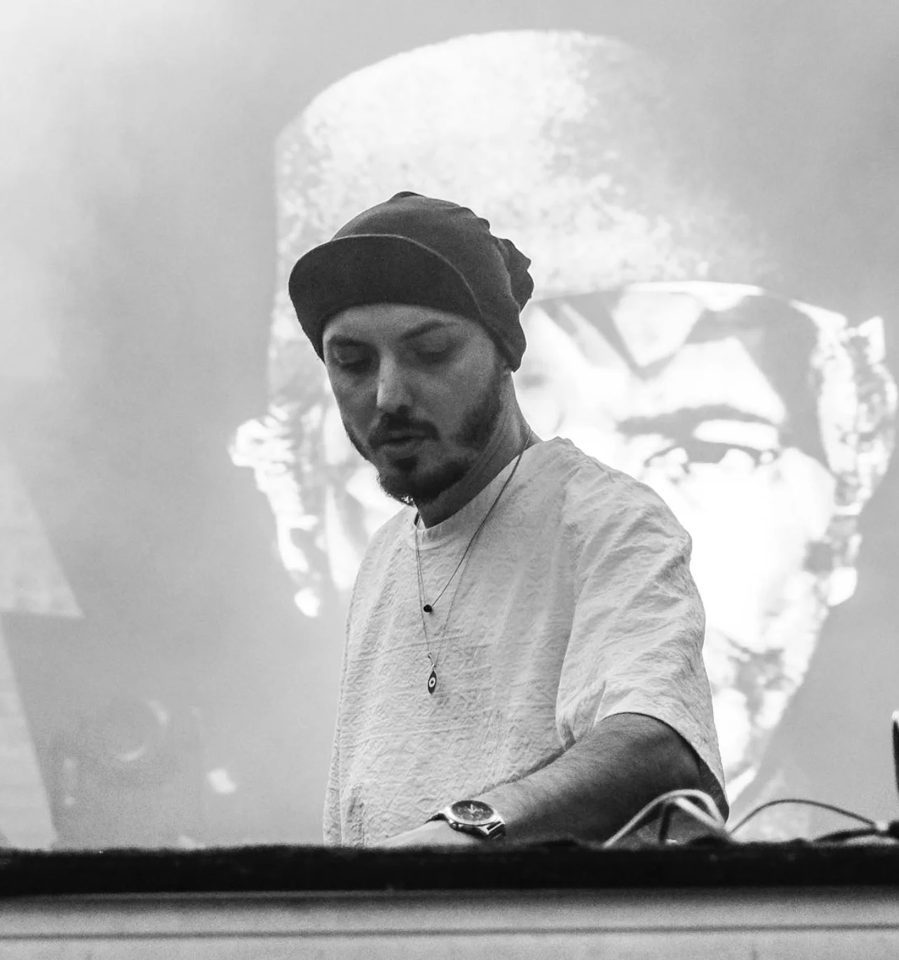 %100 Müzik Sunar: Hey!Douglas