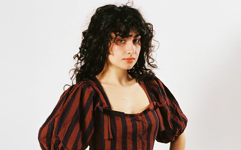 Min Taka, Öncesi: ARKADAŞ