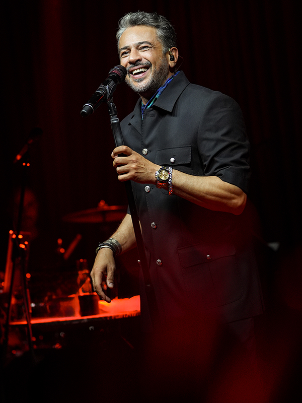 Emre Altuğ "Bir Pop Masalı"