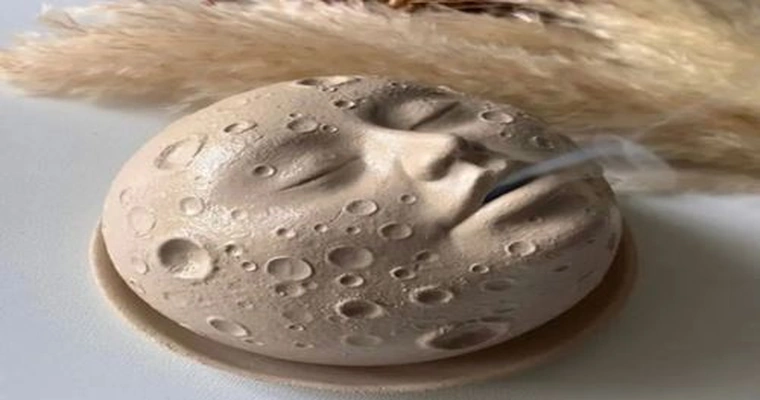 Ay Tütsü | Heykel Atölyesi