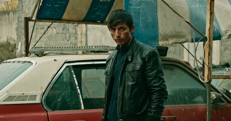 Ölü Köpekler Isırmaz