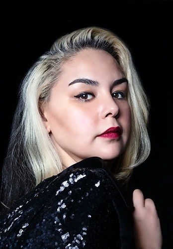 Bengüsu Özkaya Retro Night Series IV