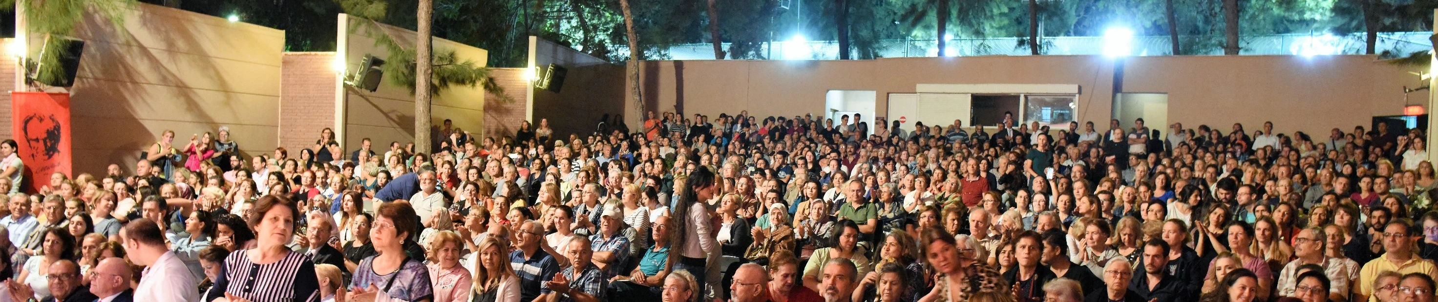 Bornova Ayfer Feray Açık Hava Tiyatrosu - İzmir